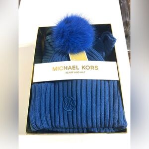 NIB Michael Kors Pompom hat with cable knit scarf
